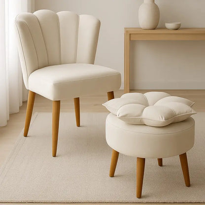 [COMPRÁ 1 Y LLEVÁ 2] Sillón Pétalo de Terciopelo con Patas de Madera + 2 Puffs Pétalo de Regalo